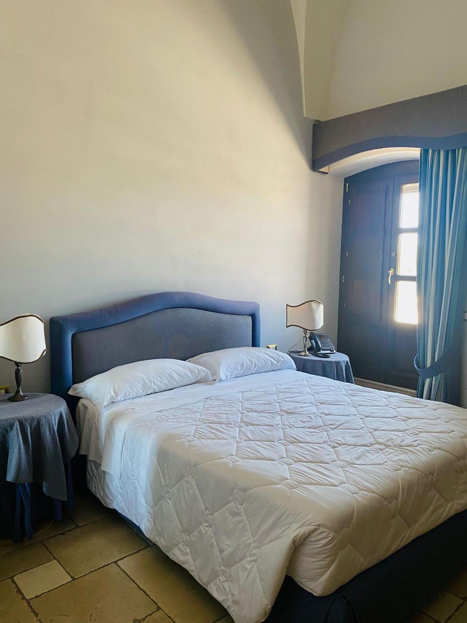 Hotel Saraceno Al Faro Tarente Buitenkant foto