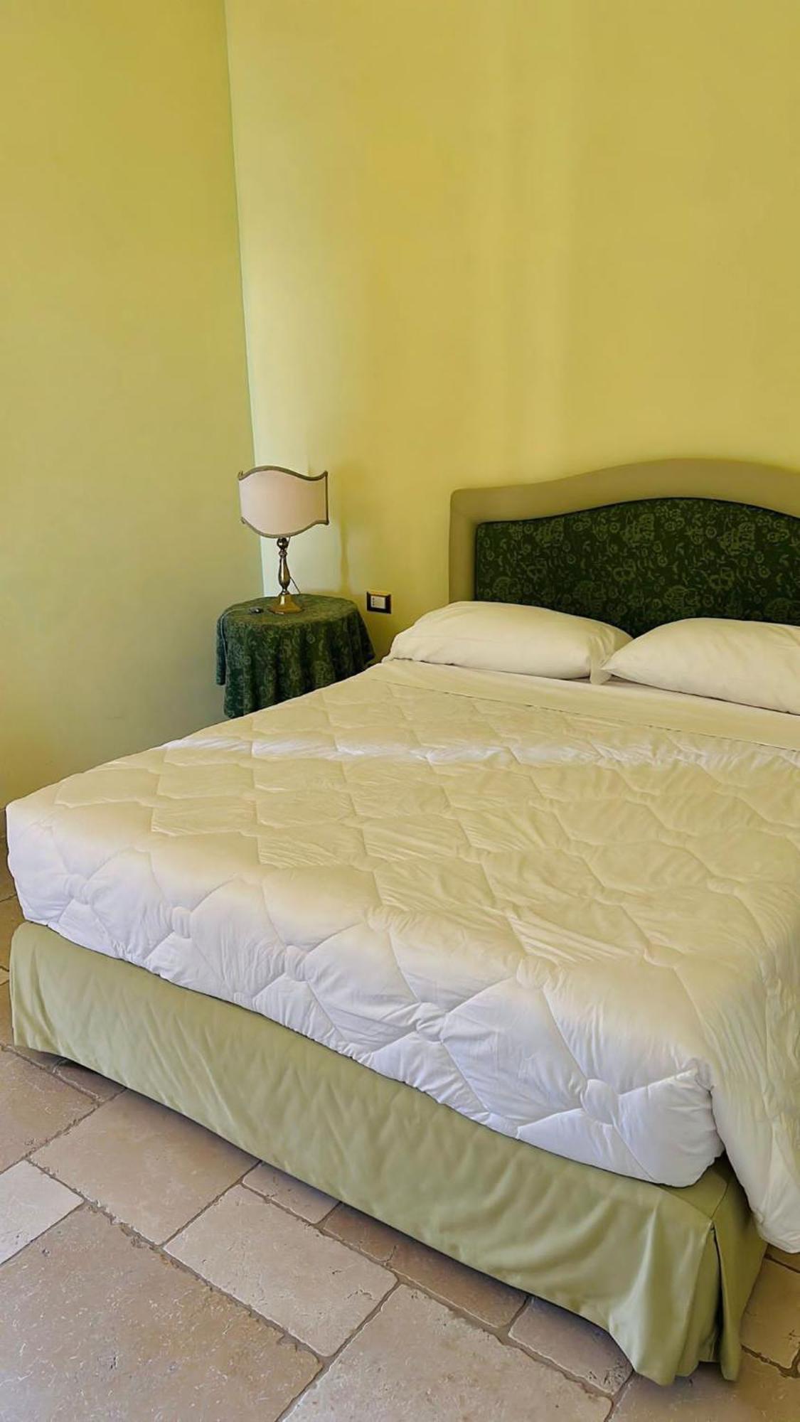 Hotel Saraceno Al Faro Tarente Buitenkant foto