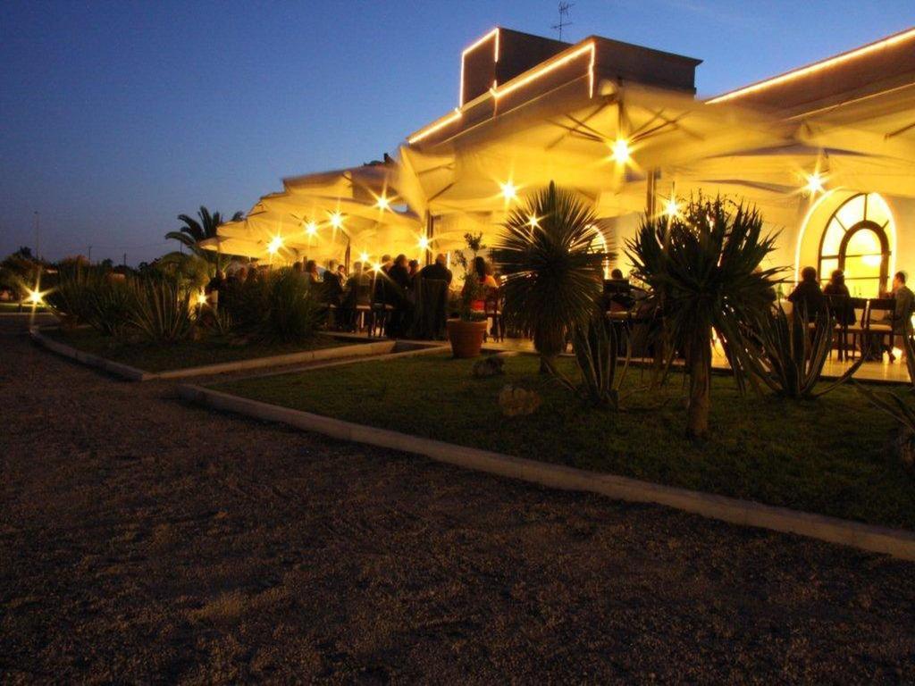 Hotel Saraceno Al Faro Tarente Buitenkant foto