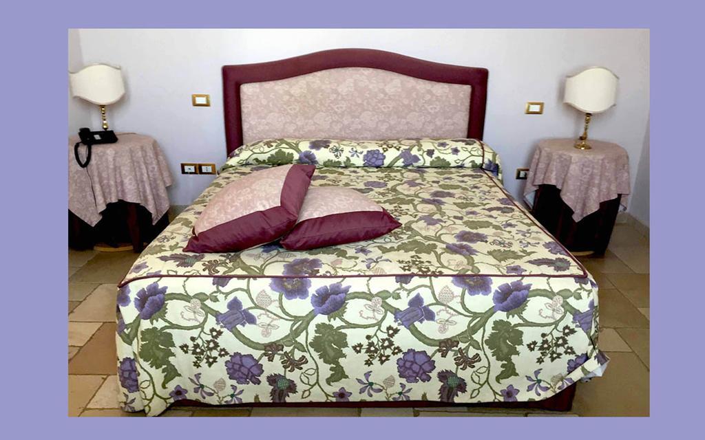 Hotel Saraceno Al Faro Tarente Buitenkant foto